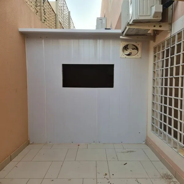 مستودعات (ساندوتش بنل)