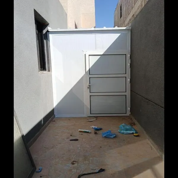 مستودعات (ساندوتش بنل)