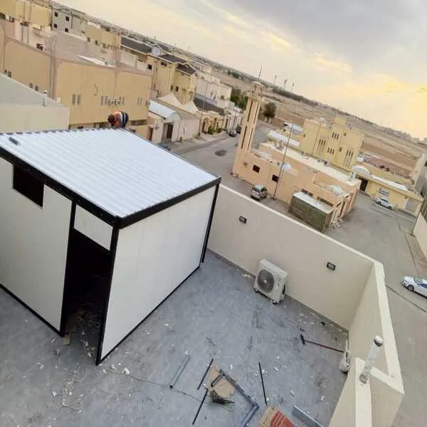 مستودعات (ساندوتش بنل)