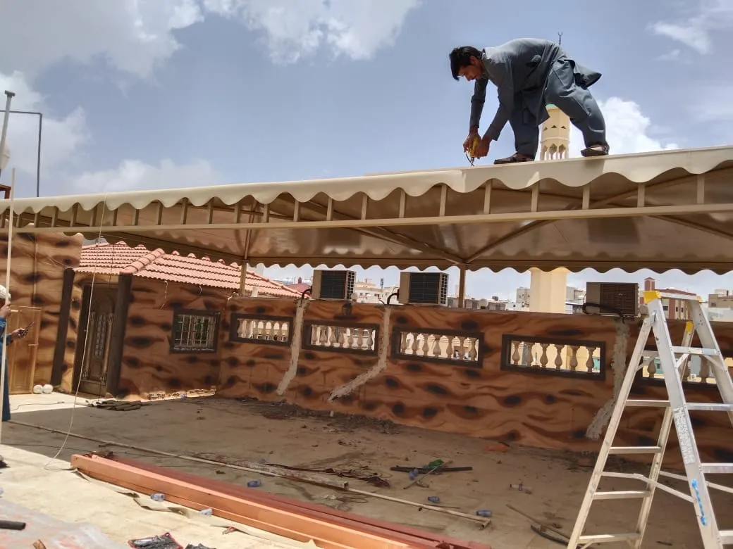 تركيب مظلات في حي الملز بالرياض