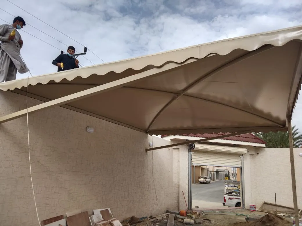 تركيب مظلات في حي الملز بالرياض