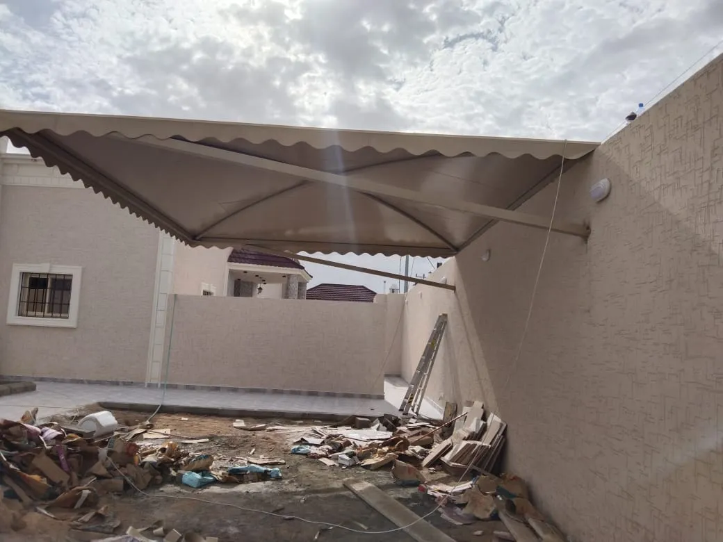 تركيب مظلات في حي الملز بالرياض