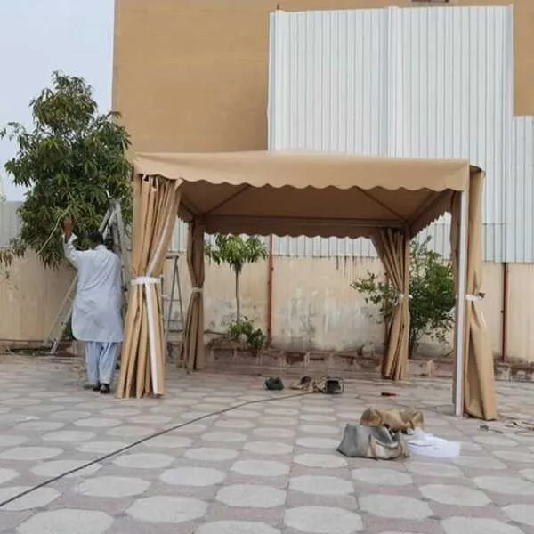 مظلات في حي الربيع