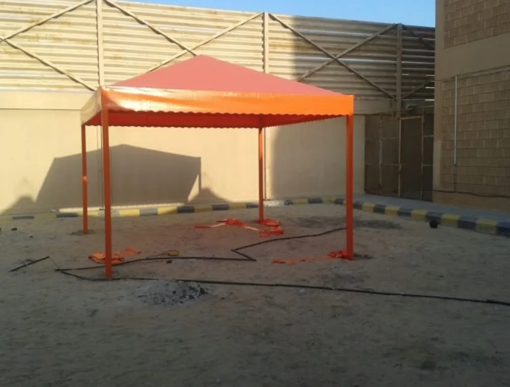 مظلات في حي الربيع