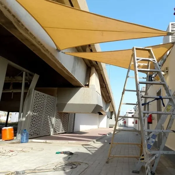 مظلات في حي الربيع