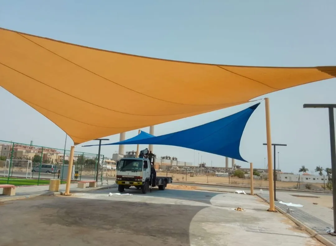 مظلات في حي الربيع