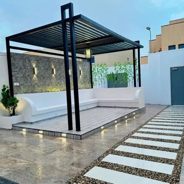 مظلات في حي الربيع