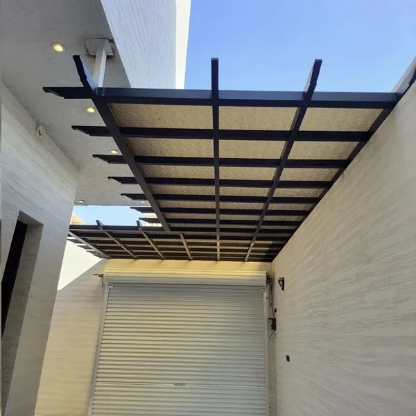 مظلات في حي الربيع